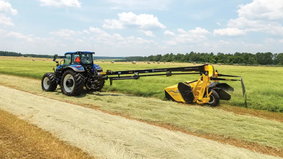 discbine-plus-center-pivot-disc-mower-conditioners-hero